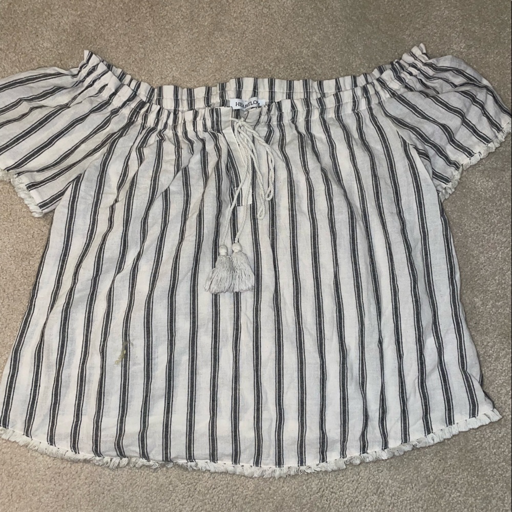 Cute off shoulder black and white size M top